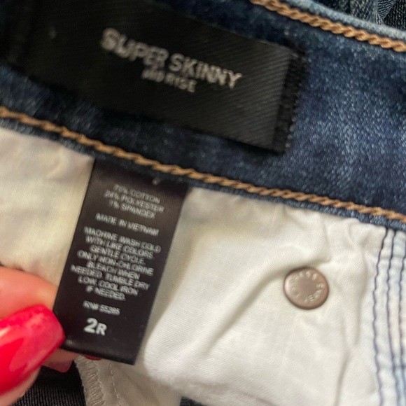 EXPRESS SUPER SKINNY JEANS 2R. Whisking. Little distress. Some stretch - Picture 3 of 11